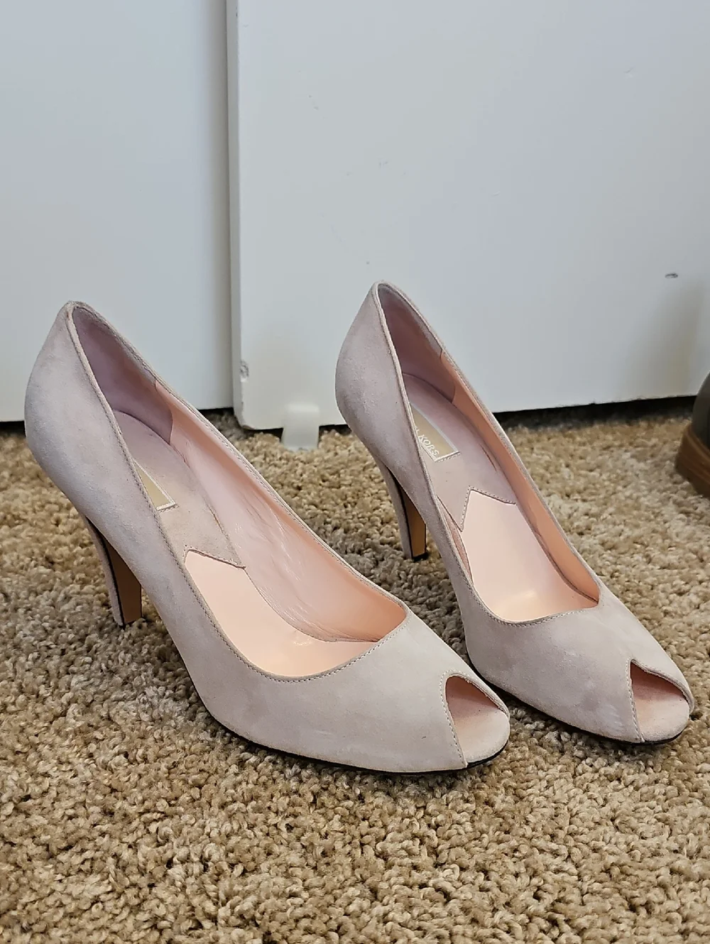 MICHAEL KORS Blush Pink Suede Peep-Toe Pumps Size 8